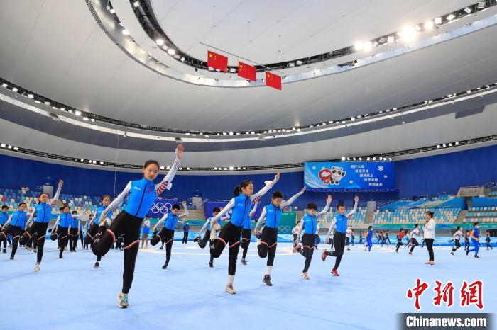 北京国家速滑馆举办全民健身日主题活动，面向