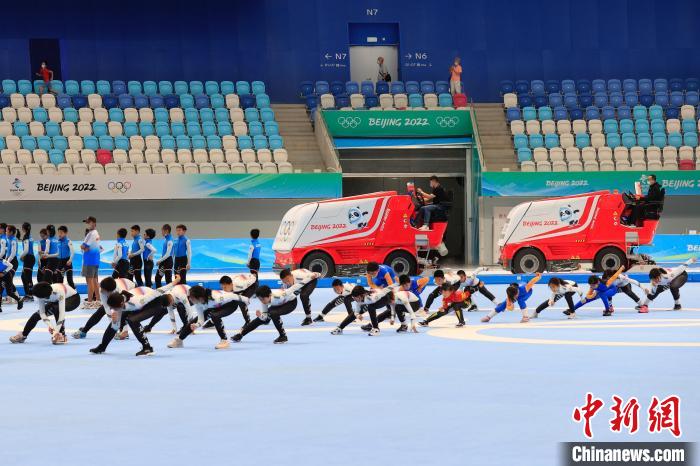 北京国家速滑馆举办全民健身日主题活动，面向