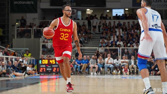 周琦关键罚球助中国男篮领先，李凯尔抢断锁定