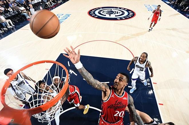 国王爆冷击败快船 科林斯复出首战表现低迷