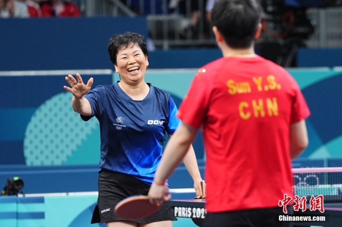 巴黎奥运泪光时刻：师徒情深、银发传奇与泳坛