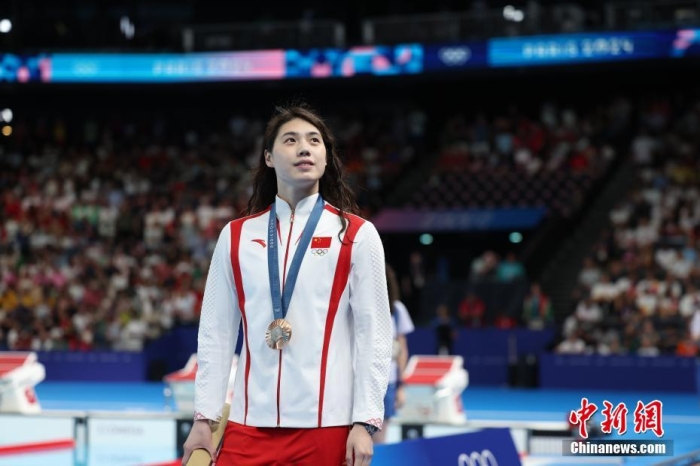 巴黎奥运泪光时刻：师徒情深、银发传奇与泳坛