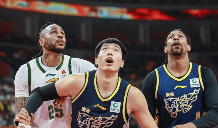 广东外援集体低迷惨败上海 阵容调整迫在眉睫