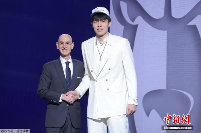 杨瀚森首轮16顺位登陆NBA 成中国篮球新里程碑