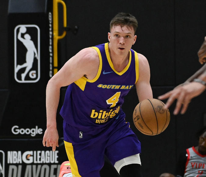 克内克特下放后爆发24+13+8失误引隐忧