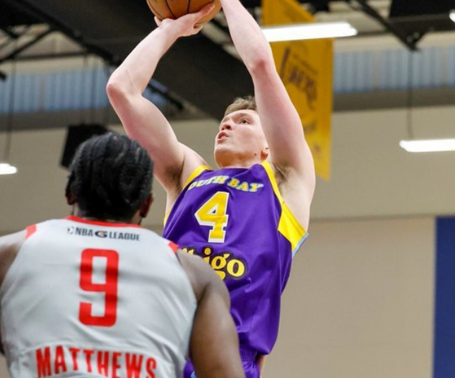 克内克特下放后爆发24+13+8失误引隐忧