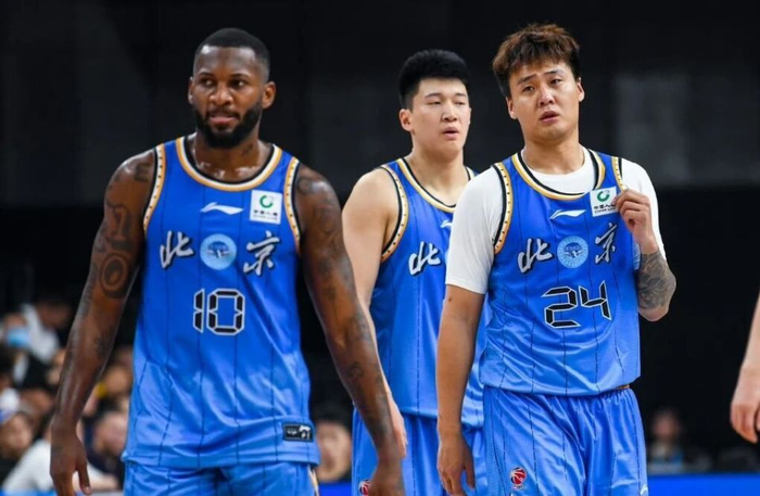 北京男篮季后赛阵容渐齐 外援管理难题凸显